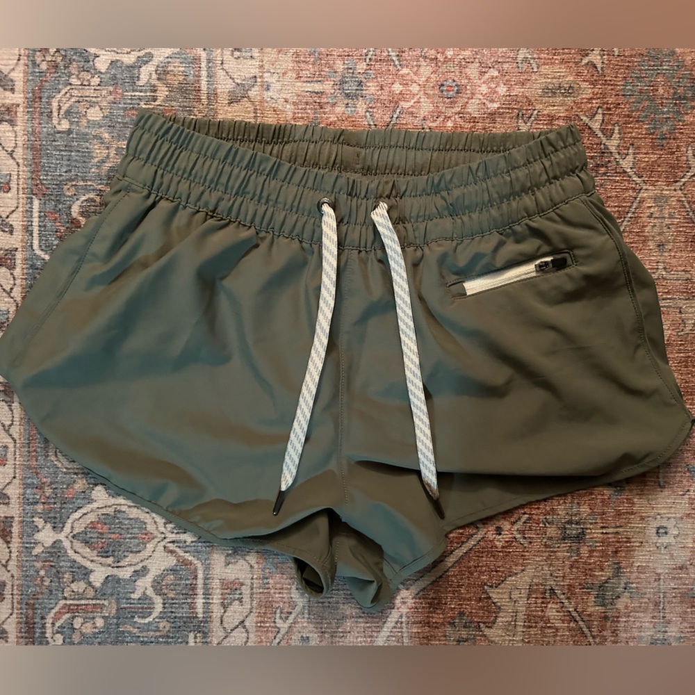 NWOT Vuori Clementine Shorts - Small - Olive Green